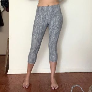 Lululemon crop pants size 8 great condition